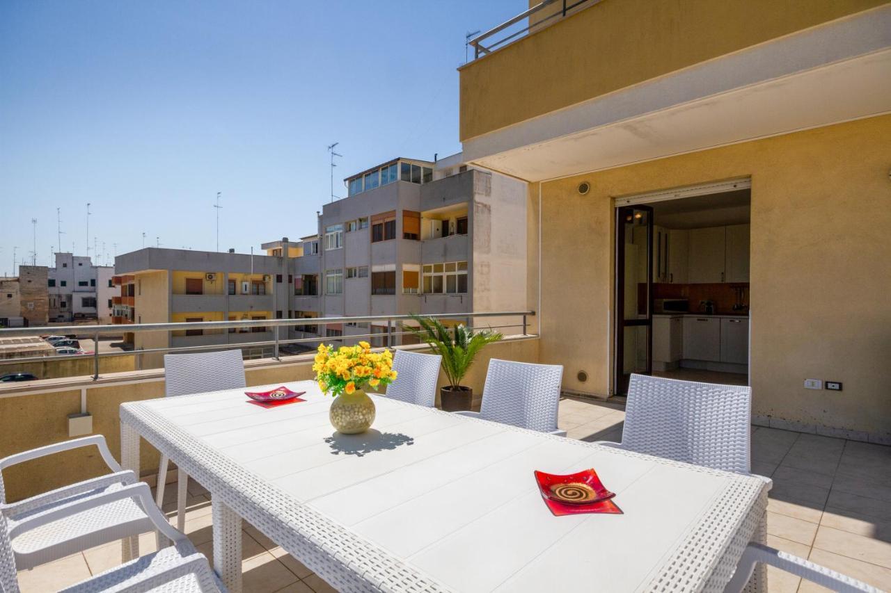 Roomy Apartment With Terrace & Parking Lecce Exterior photo