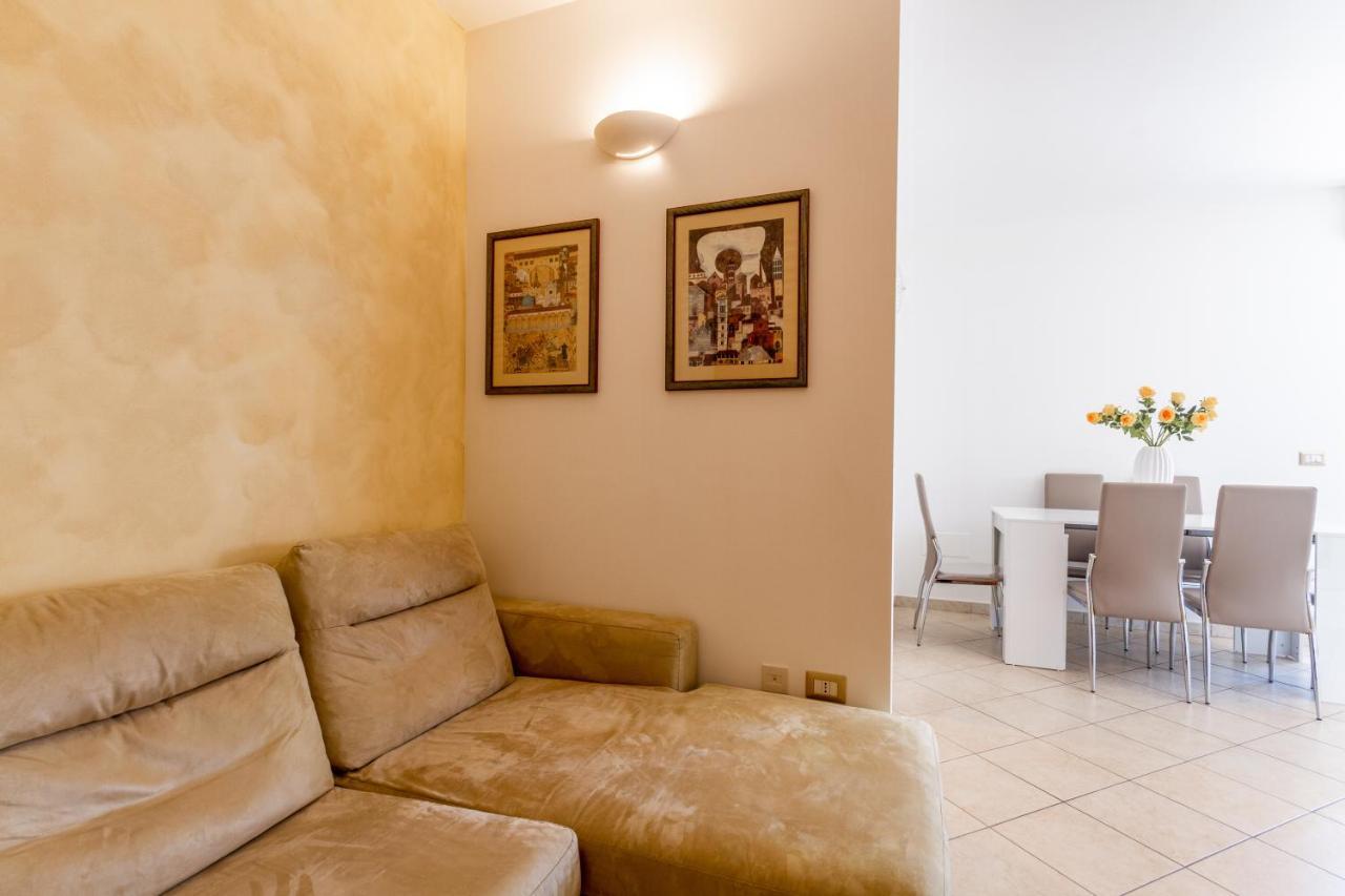 Roomy Apartment With Terrace & Parking Lecce Exterior photo