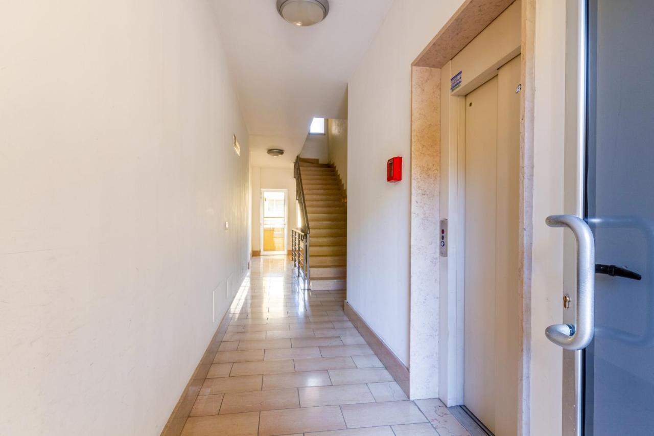 Roomy Apartment With Terrace & Parking Lecce Exterior photo